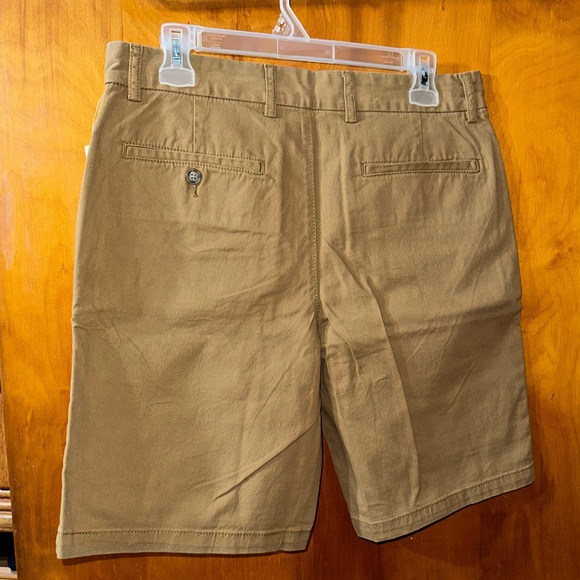 NWT Men’s Old Navy khaki shorts size 32 slim - Picture 2 of 5